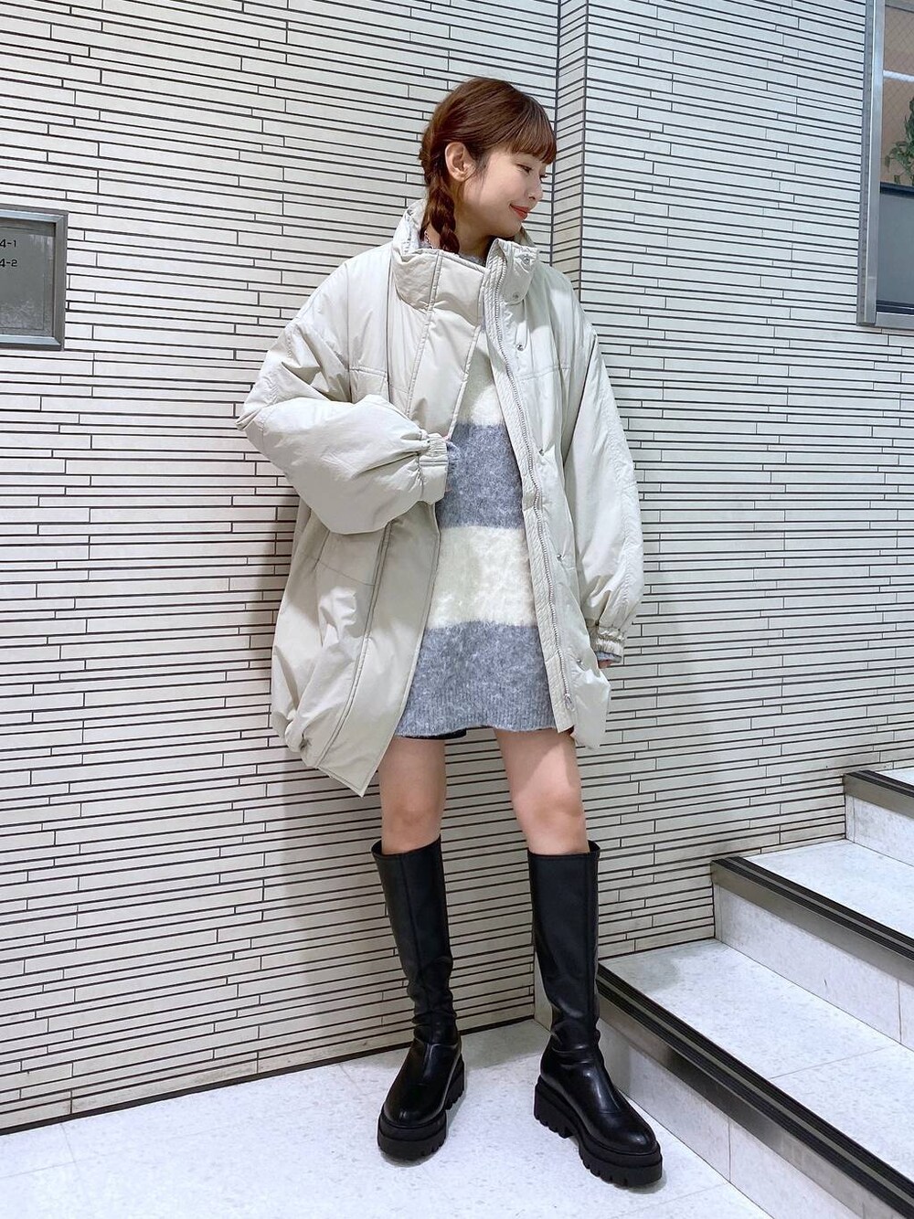 「着痩せ・細見え、アウター、ブーツ、体型カバー、ラフ、女子ウケ、着痩せ」｜「LOWRYS FARMのモンスターコート　906748（ダウンジャケット/コート、ホワイト系）」を使った、ayamaruさん（レディース・158cm）の秋コーディネートの1枚目の写真