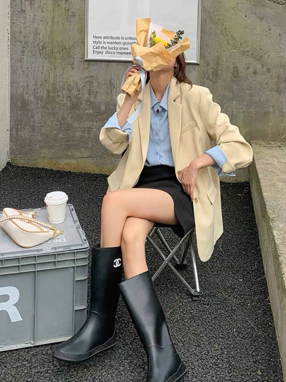 「街头搭配、西装外套、盐系风格」｜「淘宝夜间飞行自制店のアイテム（スーツジャケット、ベージュ系）」を使った、Mini Fanさん（レディース・165cm）の秋コーディネートの1枚目の写真