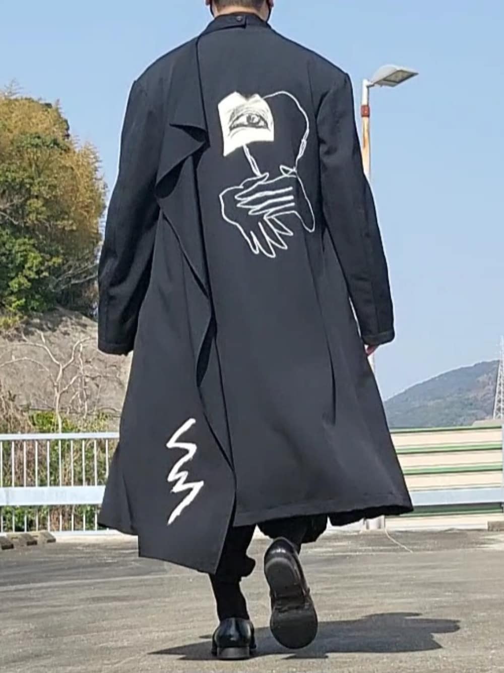 「ヨウジヤマモトプールオム」｜「Yohji Yamamoto POUR HOMMEのアイテム（テーラードジャケット、ブラック系）」を使った、ryoさん（メンズ・172cm）の春コーディネートの1枚目の写真