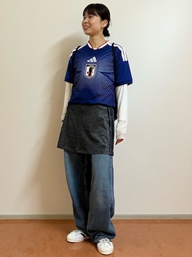 「adidas（アディダス）のサッカー日本代表 2026 ホーム レプリカ ユニフォーム / adidas（Tシャツ/カットソー）」を使った、MIさん（レディース・158cm）の秋コーディネート
