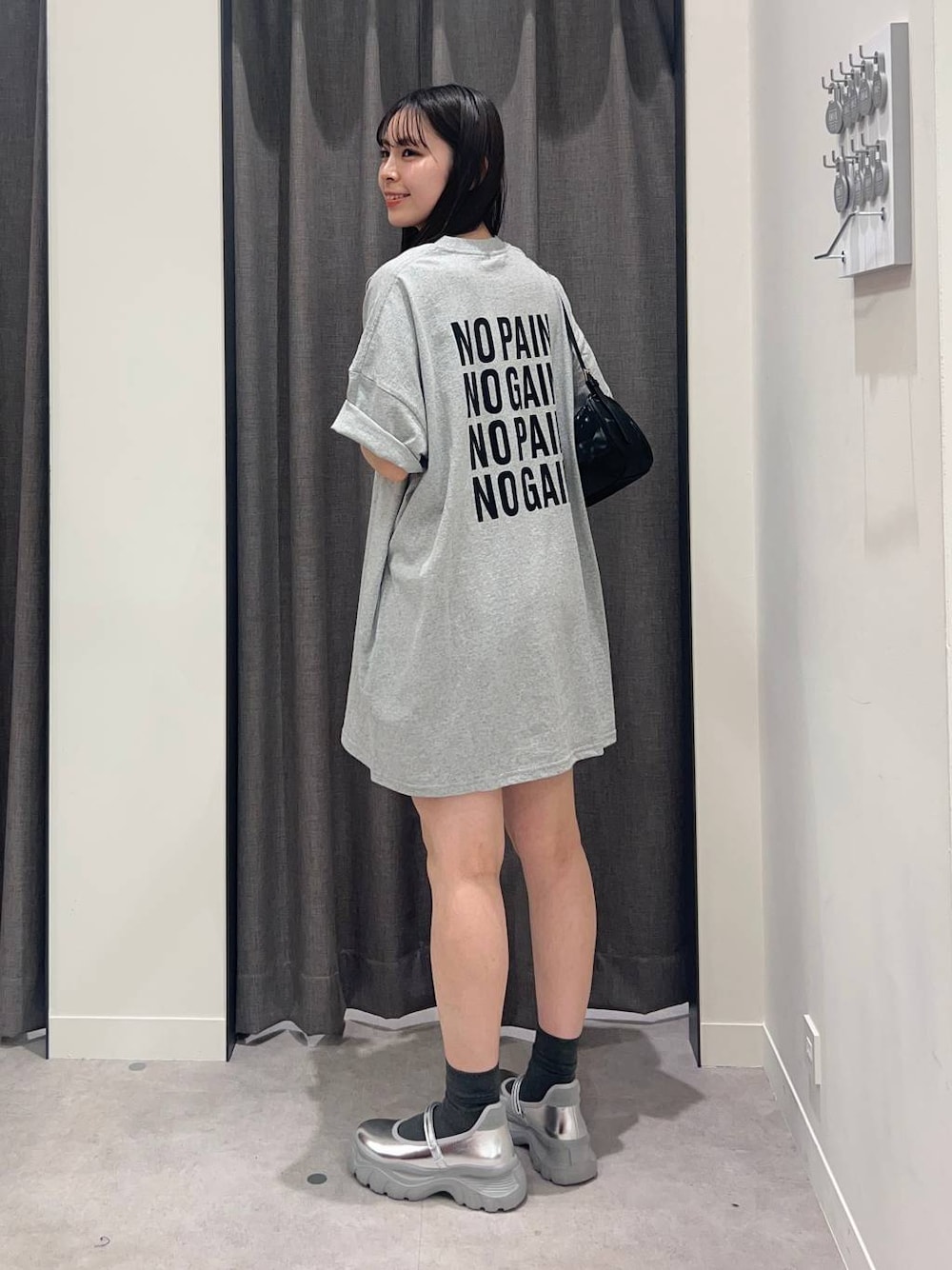 「LOWRYS FARM、Tシャツ、ショートパンツ、骨格ストレート、ローリーズスタイル_LOWRYS FARM」｜「LOWRYS FARMのバレエスニーカー　140490（スニーカー、グレー系）」を使った、tsukemonoemiさん（キッズ・160cm）の春コーディネートの1枚目の写真