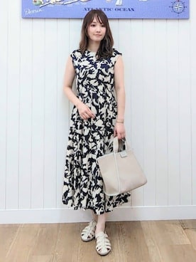 「Dessin（デッサン）のパイピングトート（トートバッグ、グレー系）」を使った、Dessin_officialさん（レディース・160cm）の夏コーディネート