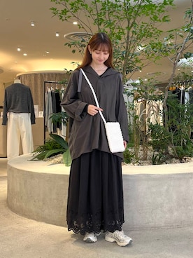 「かぐれ（カグレ）のスカラップ刺繍ギャザースカート（スカート）」を使った、chisaさん（レディース・157cm）の秋コーディネート