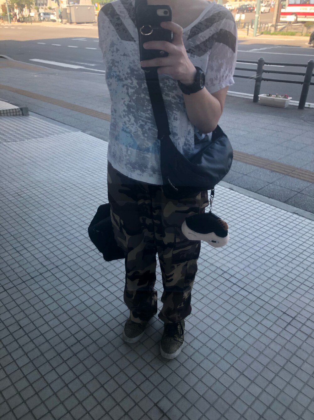 「sheinのアイテム（カーゴパンツ、グリーン系）」を使った、ほたてさん（骨格ナチュラル・レディース・159cm）の夏コーディネートの1枚目の写真