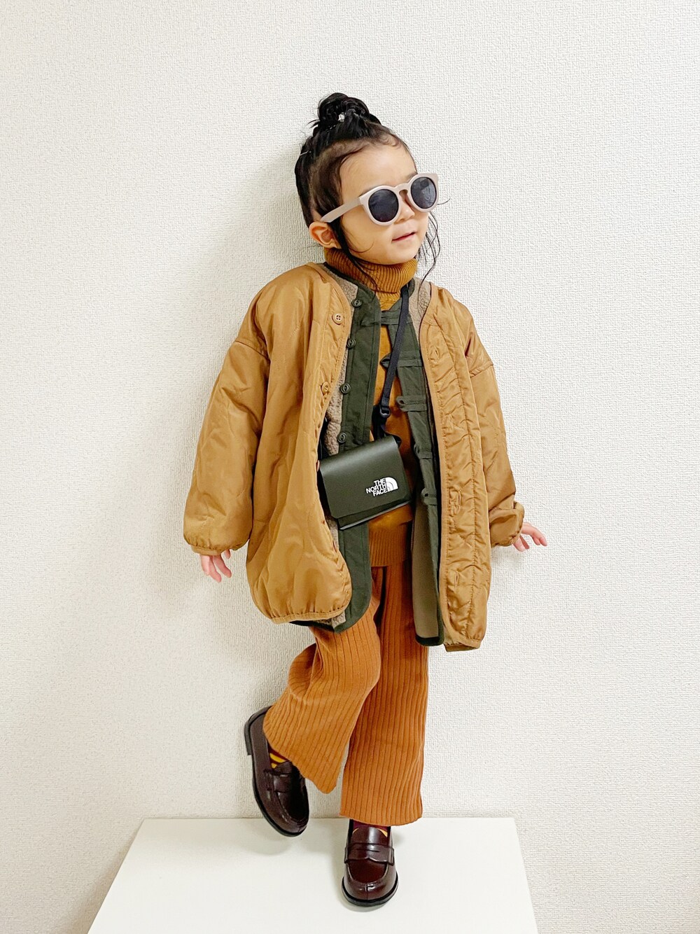 「キルティングジャケット、リブパンツ、レイヤードスタイル、グリーン、ローファー、モード、ワントーンコーデ、タートルネック、ボリューム袖、冬コーデ、休日スタイル、THE NORTH FACE、ブラウン、プチプラ、チョコ色に染まれ」｜「LOWRYS FARMの３ＷＡＹモッズコート　959146（モッズコート、ベージュ系）」を使った、asairo 𓇼 さん（キッズ・100cm）の冬コーディネートの1枚目の写真