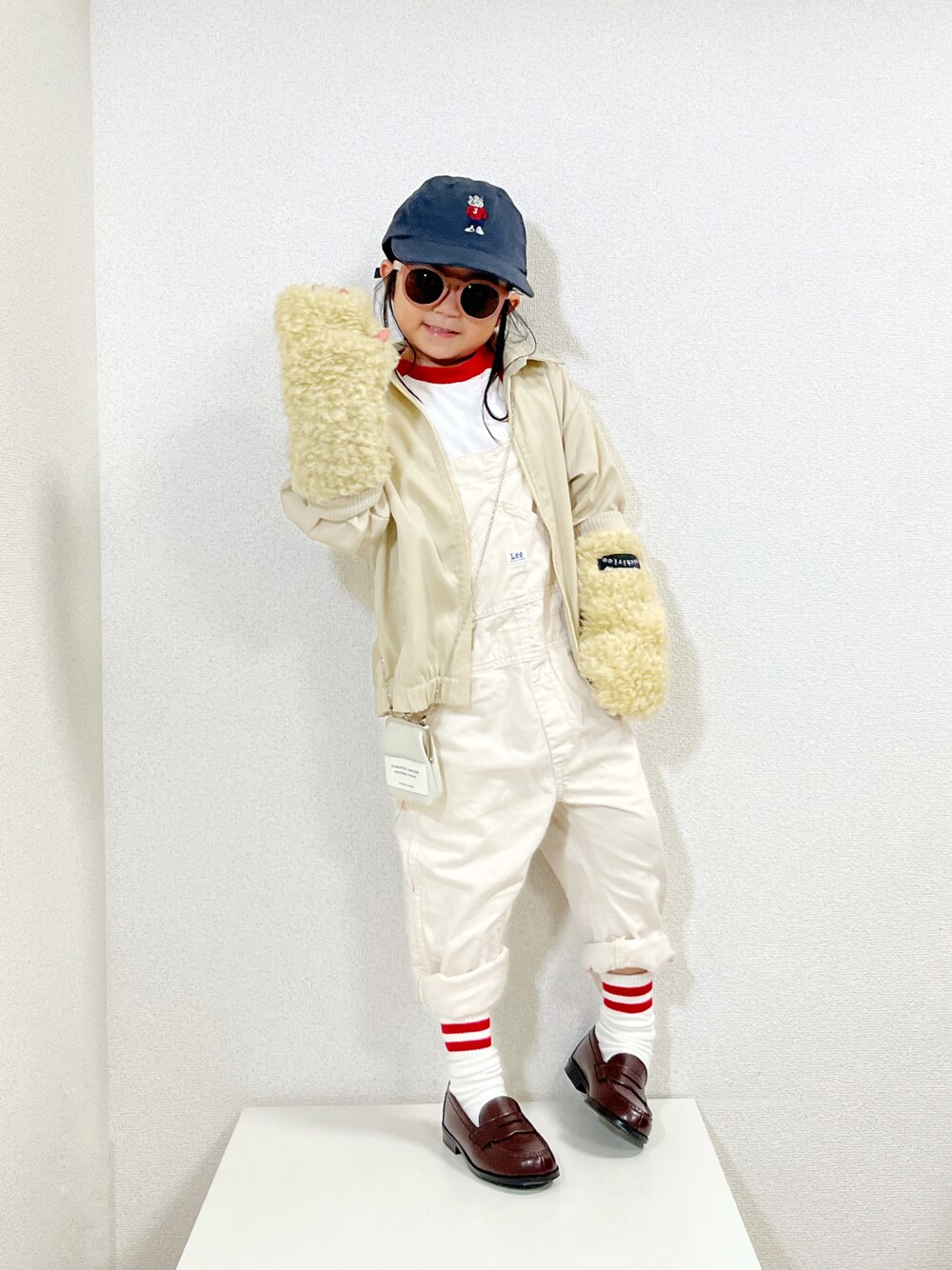 「秋服まるっと大公開、ジャケット、サロペット、キャップ、プチプラ、ローファー、スポーツミックス、淡色コーデ、休日スタイル、レイヤードスタイル、お出かけコーデ、秋コーデ、ジャケットスタイル、PR」｜「jdbace_capのJ.wolf BBcap（帽子、ブルー系）」を使った、asairo 𓇼 さん（キッズ・110cm）の秋コーディネートの1枚目の写真