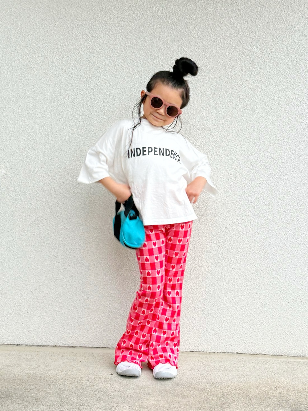 「韓国子供服、Tシャツ、夏コーデ、夏だ！Tシャツ着よう！、ロゴT、フェスコーデ」｜「THE OTOGIBANASHI...SUPPLYのいんでぃーtee（Tシャツ/カットソー、ホワイト系）」を使った、asairo 𓇼 さん（キッズ・110cm）の夏コーディネートの1枚目の写真