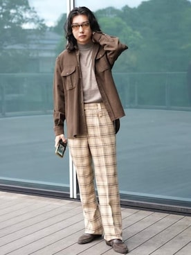「BEAMS F（ビームスエフ）の【別注】CORDINGS / コットン モールスキン ダブルポケット オーバーシャツ（シャツ/ブラウス、ブラウン系）」を使った、BEAMS Fさん（メンズ・174cm）の秋コーディネート