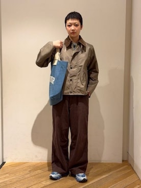 「Barbour（バブアー）の【別注】Barbour / TRANSPORT ポリエステル メモリーツイル ジャケット（ブルゾン、グリーン系）」を使った、BEAMS Fさん（メンズ・170cm）の夏コーディネート