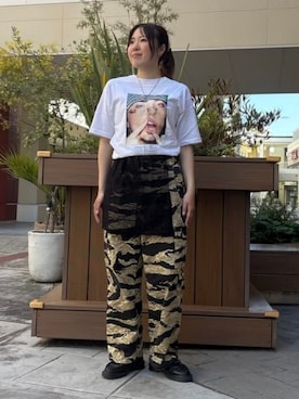「International Gallery BEAMS（インターナショナルギャラリービームス）の【別注】U/MUSIC × IG / BILLIE EILISH グラフィック Tシャツ（Tシャツ/カットソー、ホワイト系）」を使った、BEAMS Fさん（メンズ・165cm）の夏コーディネート