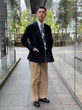 「フレアパンツ」｜「アイテム（パンツ、グリーン系）」を使った、BEAMS Fさん（メンズ・170cm）の春コーディネート