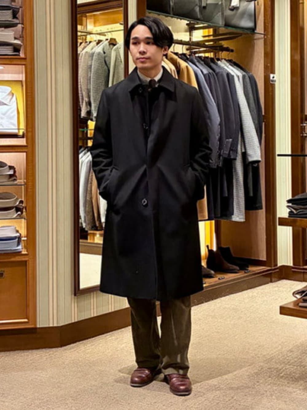 ブルー系のその他アウターを着用したメンズの秋コーディネートの1枚目の写真