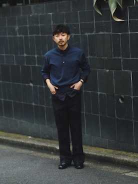 「International Gallery BEAMS（インターナショナルギャラリービームス）の【別注】SLOANE / 14ゲージ ウール ヘンリーネック ニット（ニット/セーター、ブルー系）」を使った、BEAMS Fさん（メンズ・174cm）の秋コーディネート