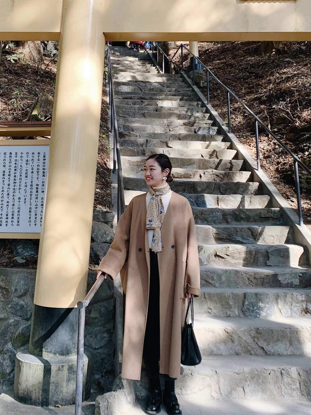 「JOURNAL STANDARDのアイテム（ノーカラーコート、ベージュ系）」を使った、YUMEさん（レディース・162cm）の冬コーディネートの1枚目の写真