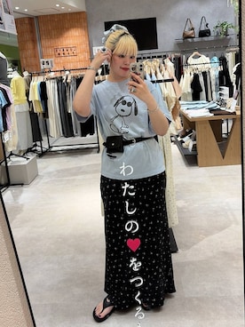 「LOWRYS FARM（ローリーズファーム）のストレッチサテンスカート　 290120（スカート、ブラック系）」を使った、みおちんさん（レディース・167cm）の夏コーディネート