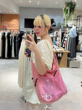 「LOWRYS FARM（ローリーズファーム）のマルチポケットショルダーＢＡＧ 1000269（ショルダーバッグ、ピンク系）」を使った、みおちんさん（レディース・167cm）の夏コーディネート