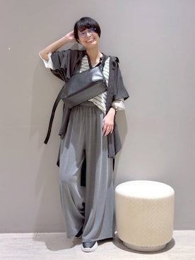 「LEPSIM（レプシィム）のカットイージーワイドパンツ　499173（その他パンツ、グレー系）」を使った、おふくさん（レディース）の春コーディネート