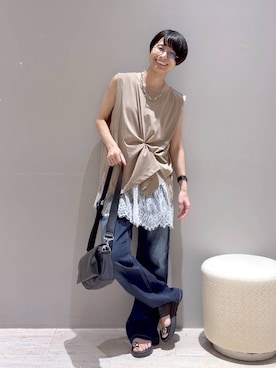 「LEPSIM（レプシィム）のボックスタックノースリーブ　242849（Tシャツ/カットソー、ベージュ系）」を使った、おふくさん（レディース）の夏コーディネート