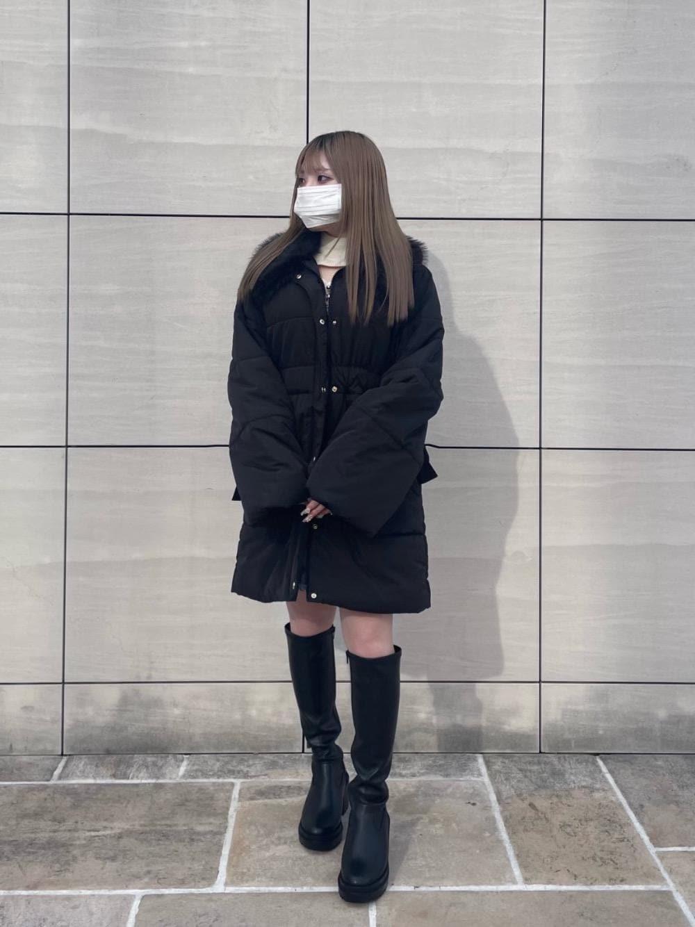 「ガーリー、フェミニン、ミニ、MAJESTIC LEGON、低身長、マジェスティックレゴン、骨格ストレート、ブルべ冬」｜「MAJESTIC LEGONのティアードフリルミニスカパン（その他パンツ、ブラック系）」を使った、ちゃんみゆさん（レディース・147cm）の冬コーディネートの1枚目の写真