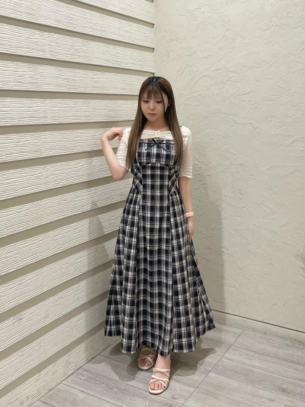 「デート、ガーリー、MAJESTIC LEGON、低身長、マジェスティックレゴン、骨格ストレート、ブルべ冬、ワンピ―ス、フェミニン 」｜「MAJESTIC LEGONの【WEB限定サイズあり/5サイズ展開】ダブルリボンサンダル（サンダル、ホワイト系）」を使った、ちゃんみゆさん（レディース・148cm）の夏コーディネートの1枚目の写真