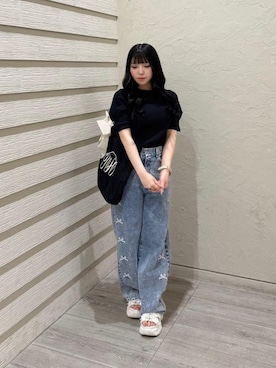 「MAJESTIC LEGON（マジェスティックレゴン）の2WAYデコリボンスポサン（サンダル、ホワイト系）」を使った、ちゃんみゆさん（レディース・147cm）の夏コーディネート