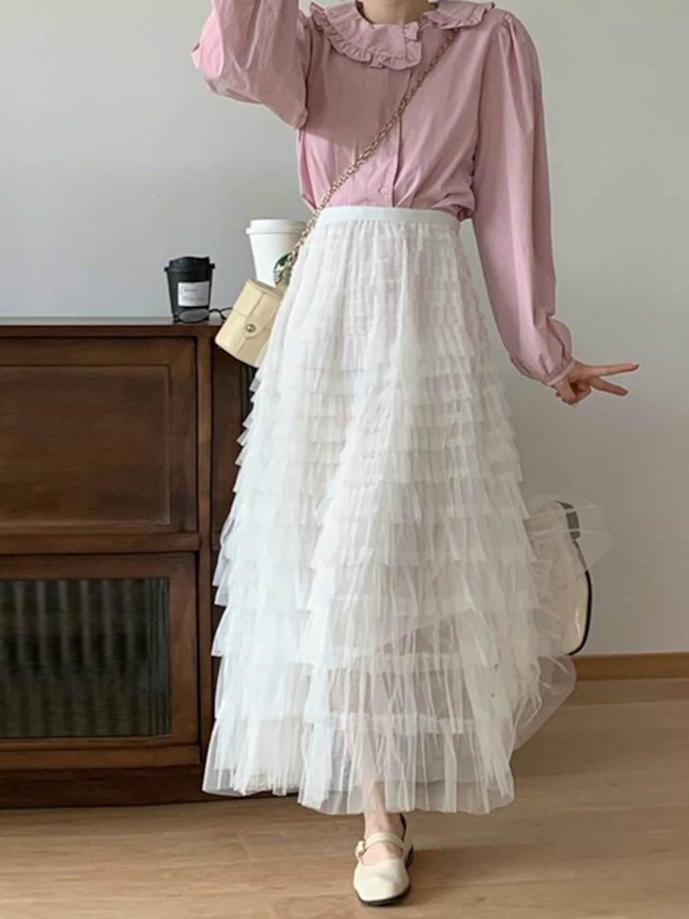 「チュールスカート、ロングスカート、フェミニン、春コーデ、夏コーデ、ふんわり、大人可愛い」｜「Girly Dollのチュールティアードロングスカート（スカート、ホワイト系）」を使った、Ulyssesさん（レディース・155cm）の春コーディネートの1枚目の写真