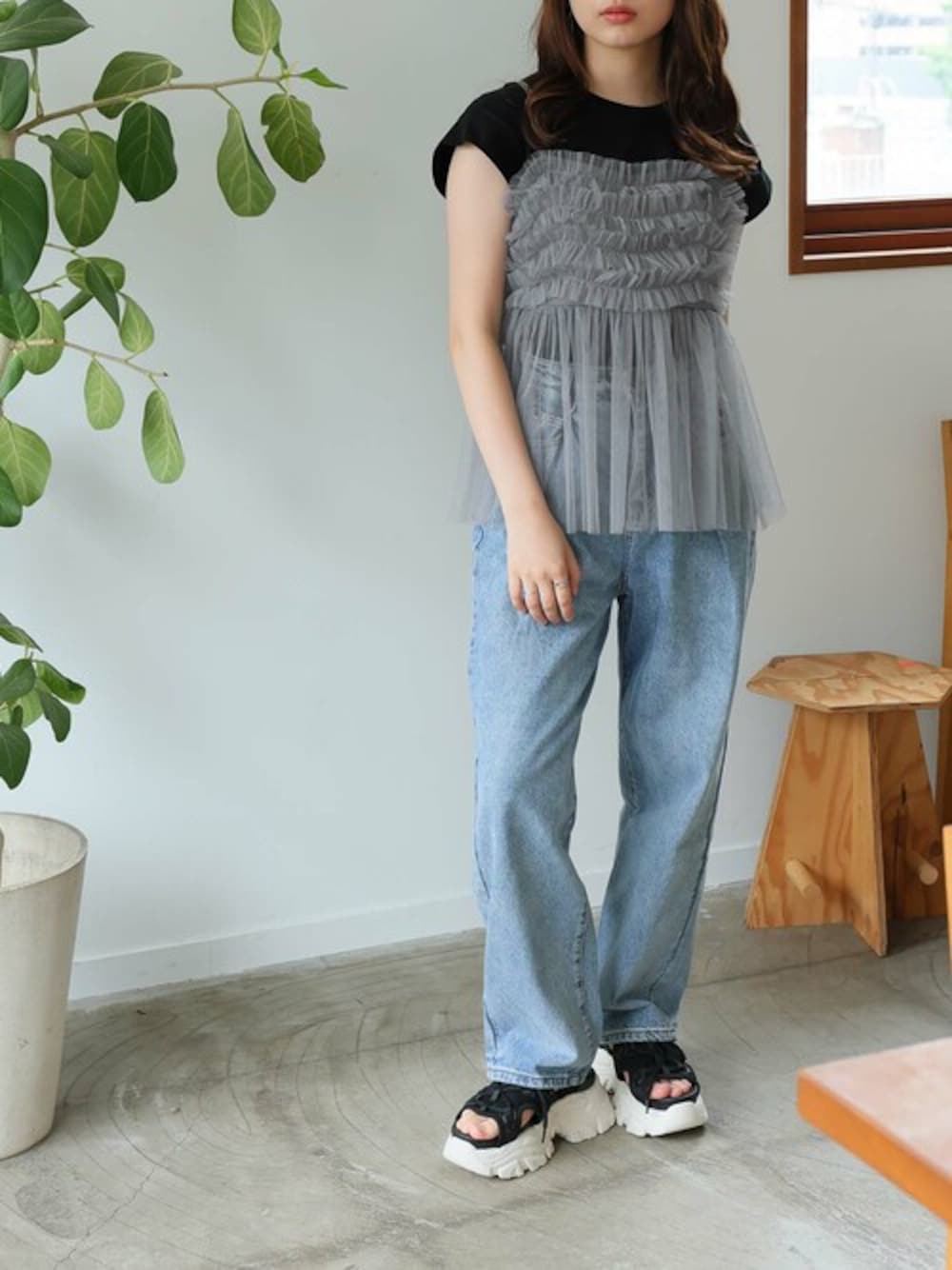 「チュール、フリル、ビスチェ、シンプルコーデ、大人フェミニン」｜「Girly Dollの2WAYチュールキャミ（キャミソール、グレー系）」を使った、Ulyssesさん（レディース・163cm）の夏コーディネートの1枚目の写真
