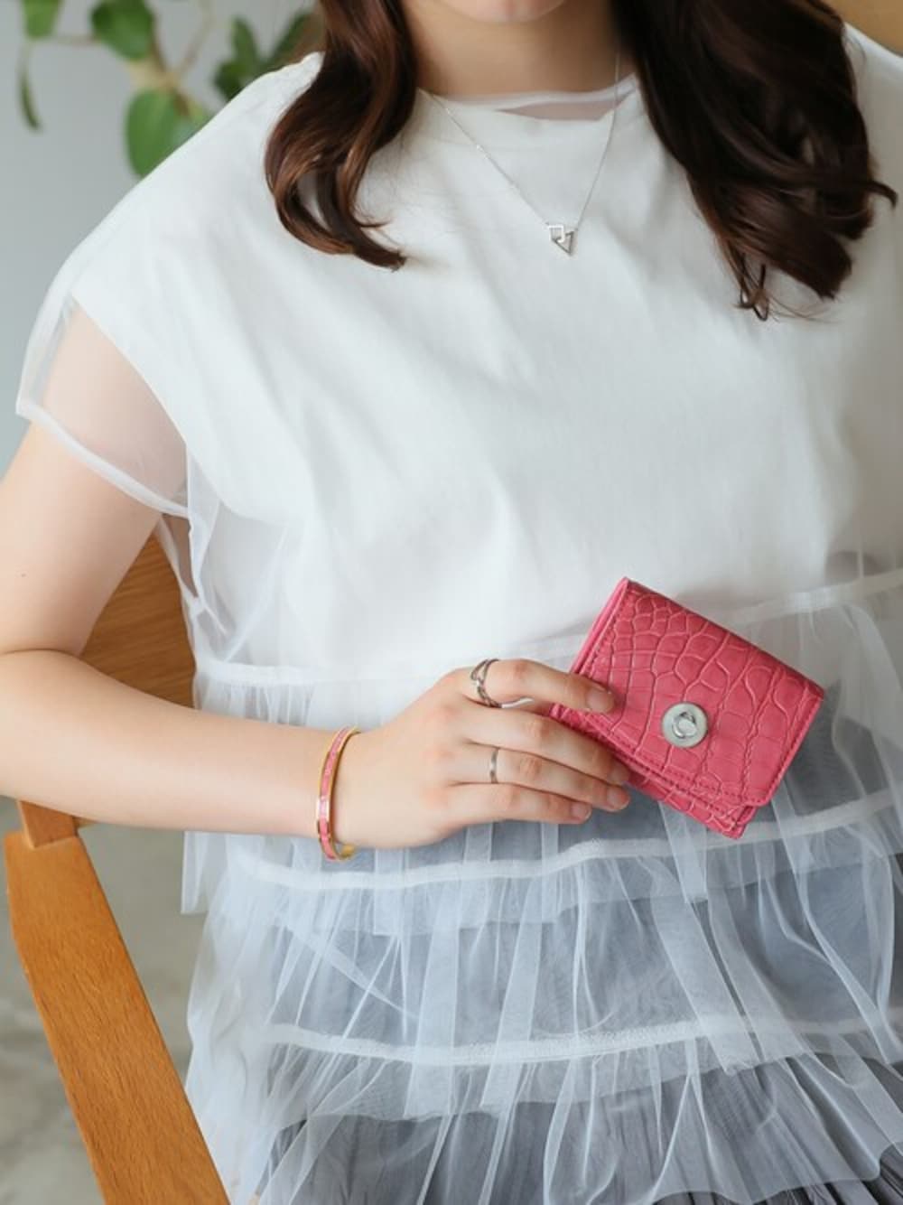 「財布、本革、クロコダイル、ミニ財布」｜「Ulyssesのシャイニングクロコ三つ折りウォレット（財布、その他）」を使った、Ulyssesさん（レディース・158cm）の夏コーディネートの1枚目の写真