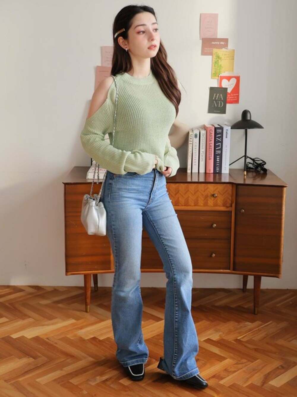 「ニット、シンプルコーデ、オープンショルダー、ワンショルダー」｜「Ulyssesのオープンショルダーデザインニット（ニット/セーター、グリーン系）」を使った、Ulyssesさん（レディース・163cm）の夏コーディネートの1枚目の写真