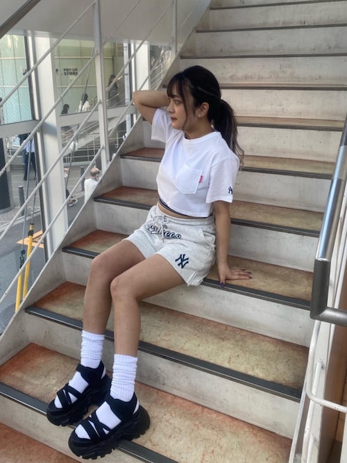 [MLB] W's Basic Small Logo Crop Top ★すぐ品切れ★ MLB NY Yankees Basic Small Logo Crop Top T-Shirt Black