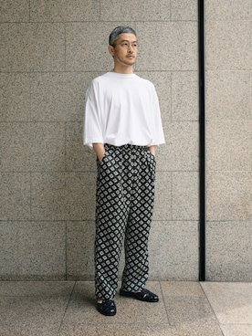 「EDIFICE LA BOUCLE（エディフィスラブークル）のアイテム（パンツ）」を使った、EDIFICE OFFICIALさん（メンズ・172cm）の春コーディネート