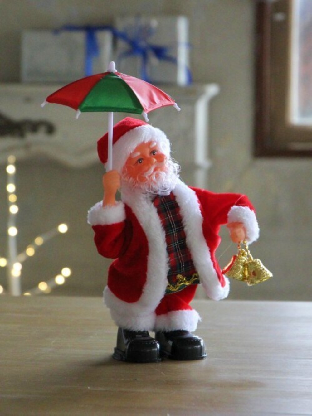 「ギフト、クリスマス、Xmas、傘、christmas、サンタクロース、ダンス、スパイス、SPICE、SPICE OF LIFE」｜「SPICE OF LIFEの【数量限定】動くFUNNYクリスマス ミュージック サンタ（おもちゃ、レッド系）」を使った、SPICE OF LIFEさん（レディース・157cm）の冬コーディネートの1枚目の写真