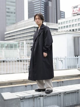 CULLNI(クルニ)デザイナー別注〉ロングコートを使ったショップスタッフ