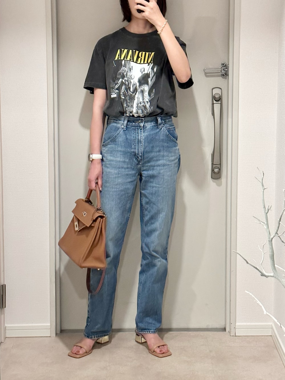 「カジュアル、デニム、ティーシャツ、大人カジュアル」｜「UNIQLOのアイテム（デニムパンツ、ブルー系）」を使った、19さん（レディース・169cm）の夏コーディネートの1枚目の写真