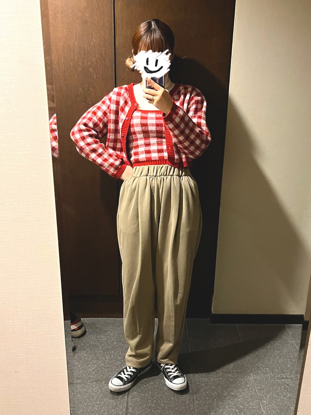 「静岡、バス旅行、春服みてみて、チェック、UNIQLO、GRL、セットアップ」｜「UNIQLOのアイテム（スウェットパンツ、ベージュ系）」を使った、伊藤さん（レディース・164cm）の春コーディネートの1枚目の写真