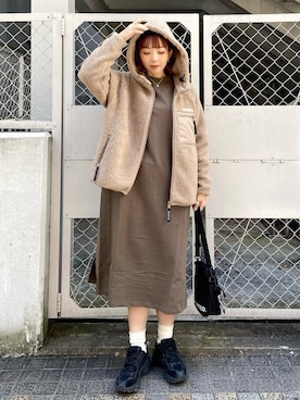 「ワンピース×スニーカー」｜「アイテム（ジャケット/アウター）」を使った、佐藤 麻理さん（レディース・164cm）の冬コーディネート