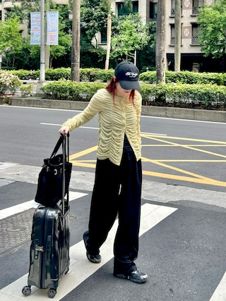 「THE YOn(ザヨン)の2WAYシャーリングシアーカーディガン(Tシャツ/カットソー)」を使った、Creamさん(レディース・158cm)の春コーディネート