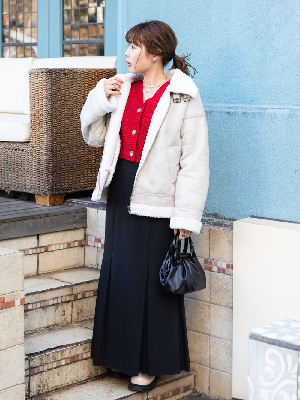 「クリスマスに着たい服、秋冬コーデ、休日コーデ、冬コーデ、カーディガン、サイドゴアブーツ、フェミニンスタイル、大人カジュアル、低身長コーデ、アルシーヴ(archives)、大人かわいい、マーメイドスカート」｜「archivesのフライトジャケット（その他アウター、ホワイト系）」を使った、archivesさん（レディース・158cm）の冬コーディネートの1枚目の写真
