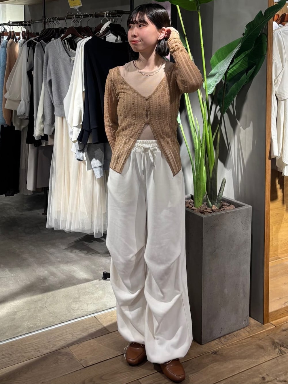 「春コーデ、アルシーヴ(archives)、アルシーヴ、archives、アンサンブル、セットアイテム、スウェット、スウェットパンツ、アメスリ、アメスリタンク」｜「archivesのカットレースミドルＣＤアメスリタンクＳＥＴ（アンサンブル、ブラウン系）」を使った、archivesさん（骨格ウェーブ・レディース・155cm）の春コーディネートの1枚目の写真