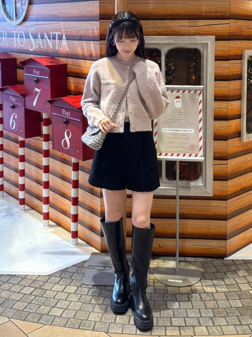「クリスマスに着たい服、クリスマスコーデ、お出かけコーデ、アウターコーデ、モノトーンコーデ、ピンクニット、ツイードパンツ、ショートパンツ、ウールコート、コート、アルシーヴ(archives)、大人ガーリー、韓国ファッション」｜「archivesの厚底ロングブーツ（ブーツ、ブラック系）」を使った、archivesさん（レディース・157cm）の冬コーディネートの1枚目の写真
