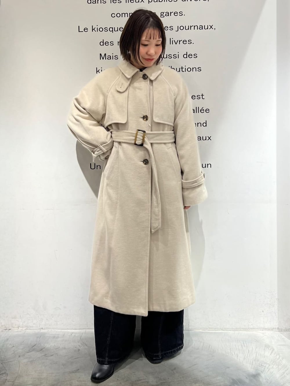 「冬コーデ、ホワイトコーデ、クリスマスに着たい服、マイベストコーデ2024、お出かけコーデ、休日スタイル、ウールコート、ロングコート、アルシーヴ(archives)、きれいめカジュアル、オトナカジュアル」｜「archivesの２ｗａｙウールトレンチコート（トレンチコート、ホワイト系）」を使った、archivesさん（レディース・157cm）の冬コーディネートの1枚目の写真