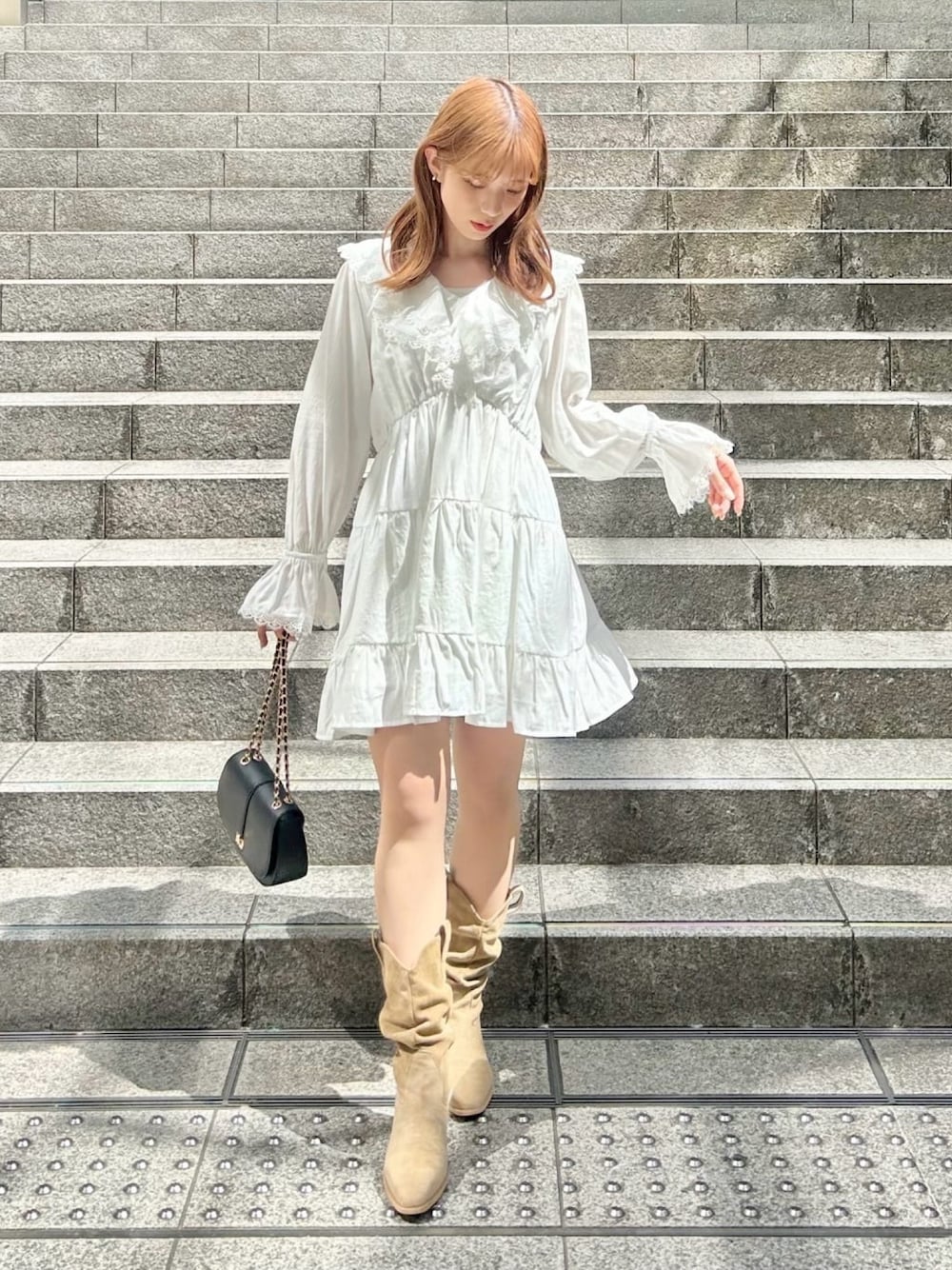 「アルシーヴ(archives)、アルシーヴ、archives、ミニワンピ、ワンピース、ミニワンピ×ブーツ、春コーデ、春ワンピ、春ファッション、春夏コーデ、フリルワンピース」｜「archivesのフリルラッフルミニワンピース（ワンピース、ホワイト系）」を使った、archivesさん（骨格ナチュラル・レディース・157cm）の春コーディネートの1枚目の写真