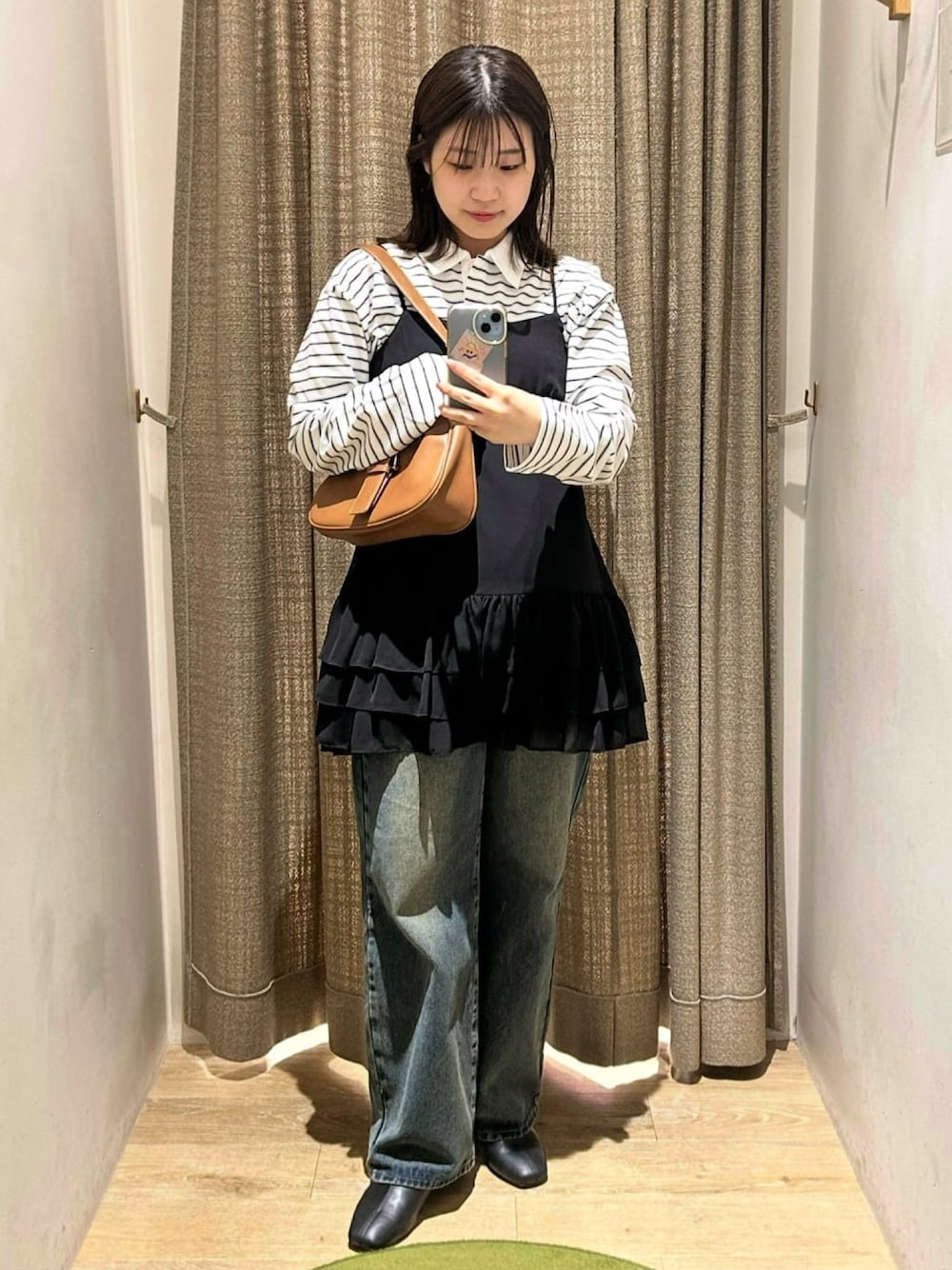 「パンツコーデ、アルシーヴ(archives)、アルシーヴ、archives、ボーダー、チュニック、キャミワンピ、ミニキャミワンピ、レイヤードスタイル、カジュアル、カジュアルコーデ」｜「archivesの【25ss】バッグルホーボーバッグ（ショルダーバッグ、イエロー系）」を使った、archivesさん（骨格ストレート・レディース・160cm）の春コーディネートの1枚目の写真