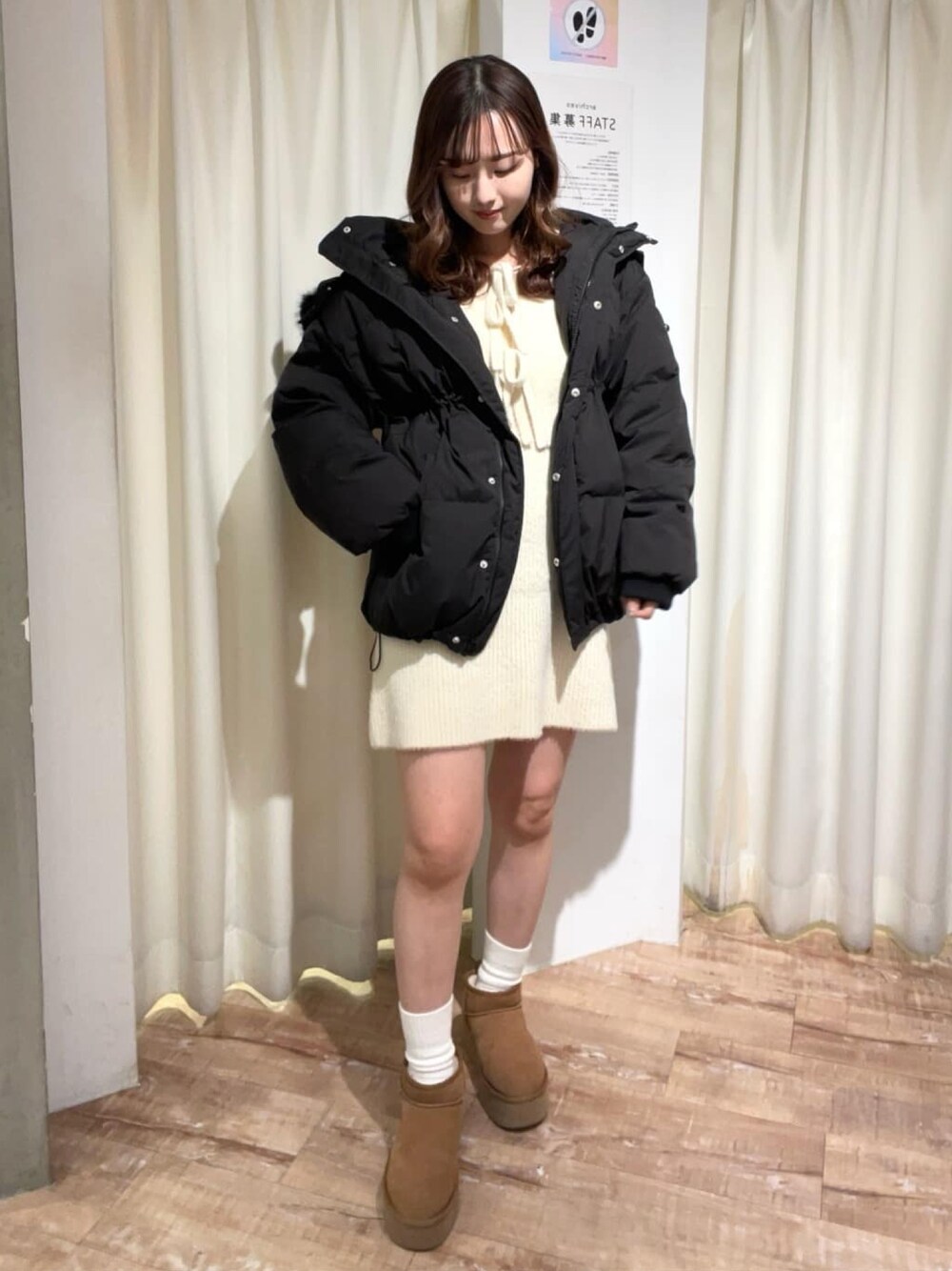 「冬コーデ、クリスマスに着たい服、マイベストコーデ2024、おでかけコーデ、冬アウター、ダウンジャケット、ニットワンピース、ムートンブーツ、冬のコーデ、ワンピース、大人かわいい、アルシーヴ(archives)、archivesワンピース、テーマパークコーデ」｜「archivesのマルチｗａｙファーフード中綿ブルゾン（ダウンジャケット/コート、ブラック系）」を使った、archivesさん（レディース・158cm）の冬コーディネートの1枚目の写真