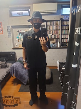 「LARRY SMITH（ラリースミス）のアイテム（バングル/リストバンド）」を使った、RA$H-KOOさん（メンズ・174cm）の秋コーディネート
