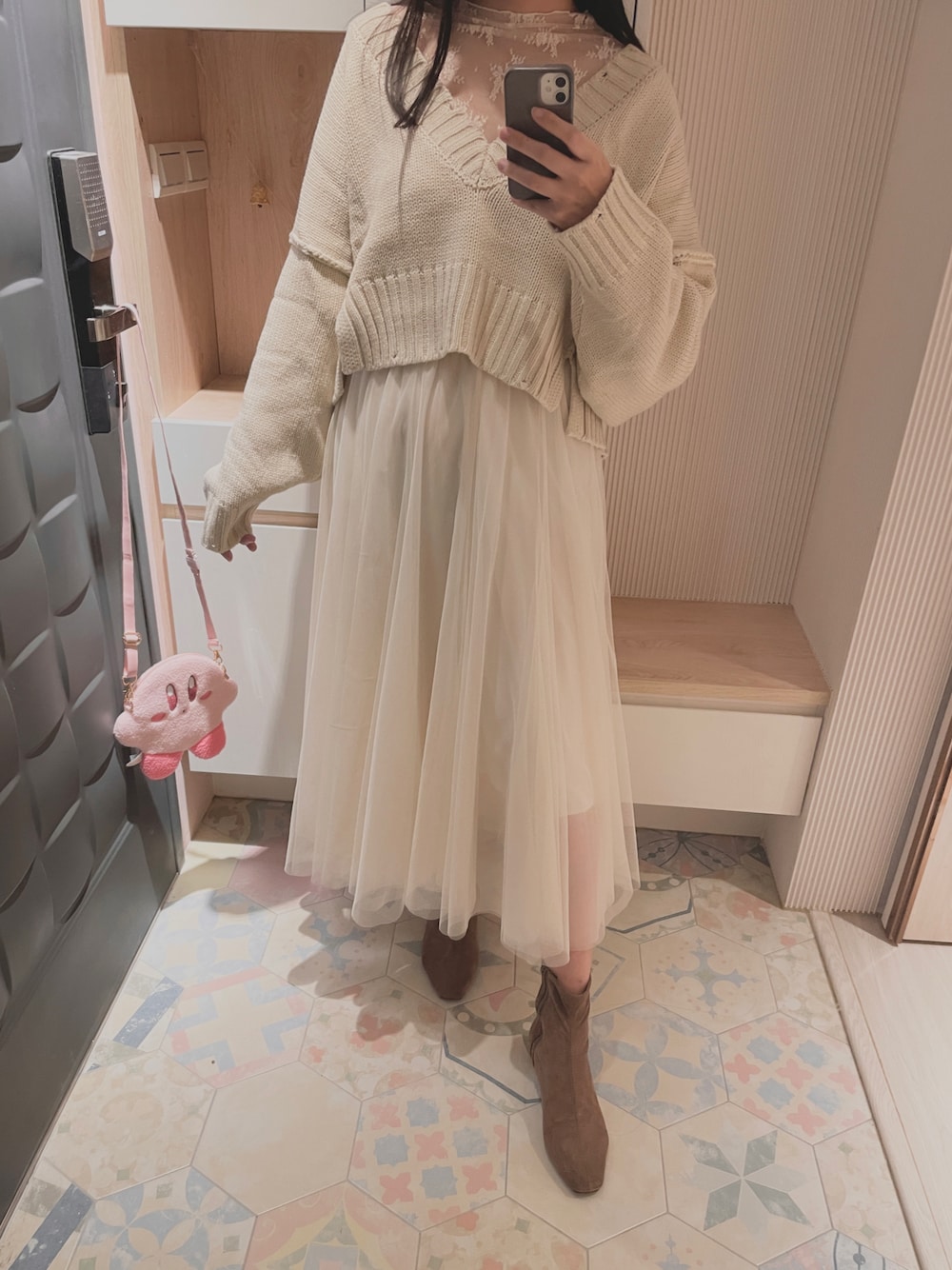 「GRLのアイテム（スカート、ホワイト系）」を使った、六さん（レディース・165cm）の秋コーディネートの1枚目の写真