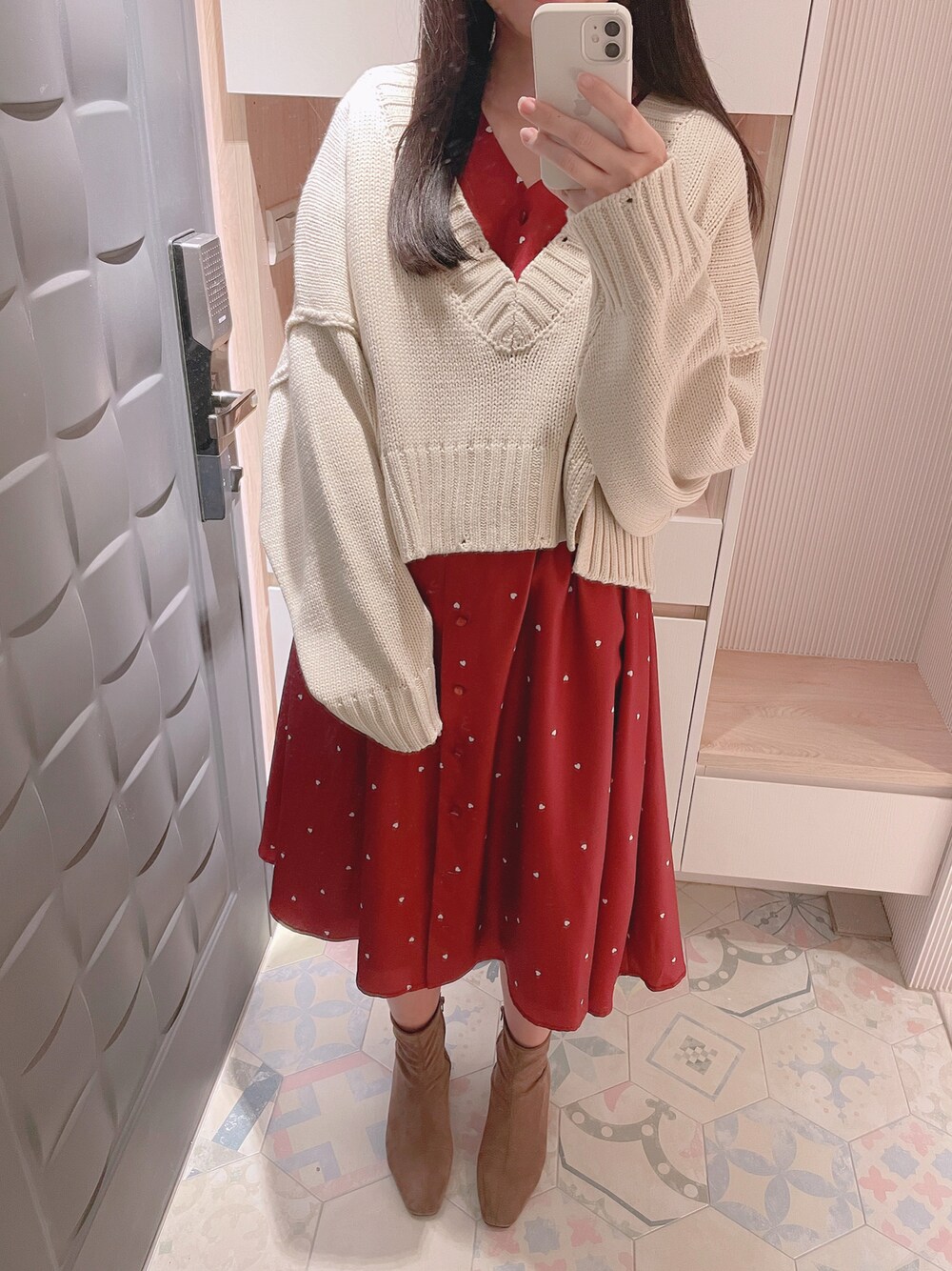 「earth music&ecologyのアイテム（ニット/セーター、ベージュ系）」を使った、六さん（レディース・165cm）の冬コーディネートの1枚目の写真