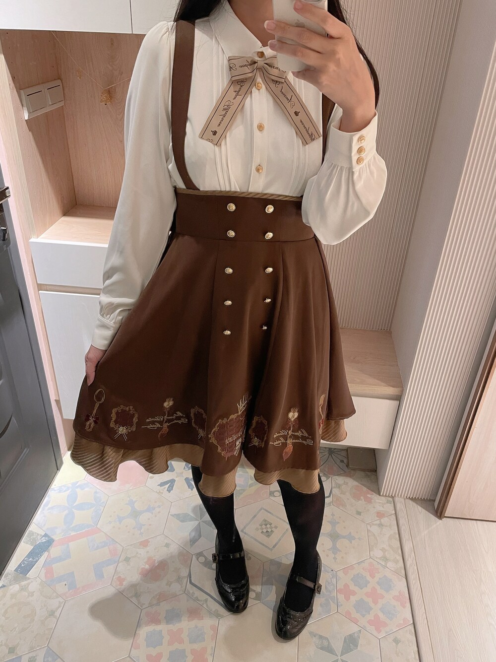 「Amavelのアイテム（スカート、ブラウン系）」を使った、六さん（レディース・165cm）の冬コーディネートの1枚目の写真