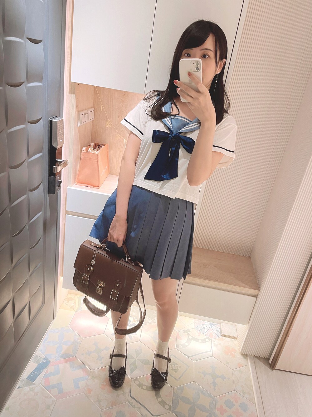 「Amavelのアイテム（バックパック/リュック、ブラウン系）」を使った、六さん（レディース・165cm）の夏コーディネートの1枚目の写真