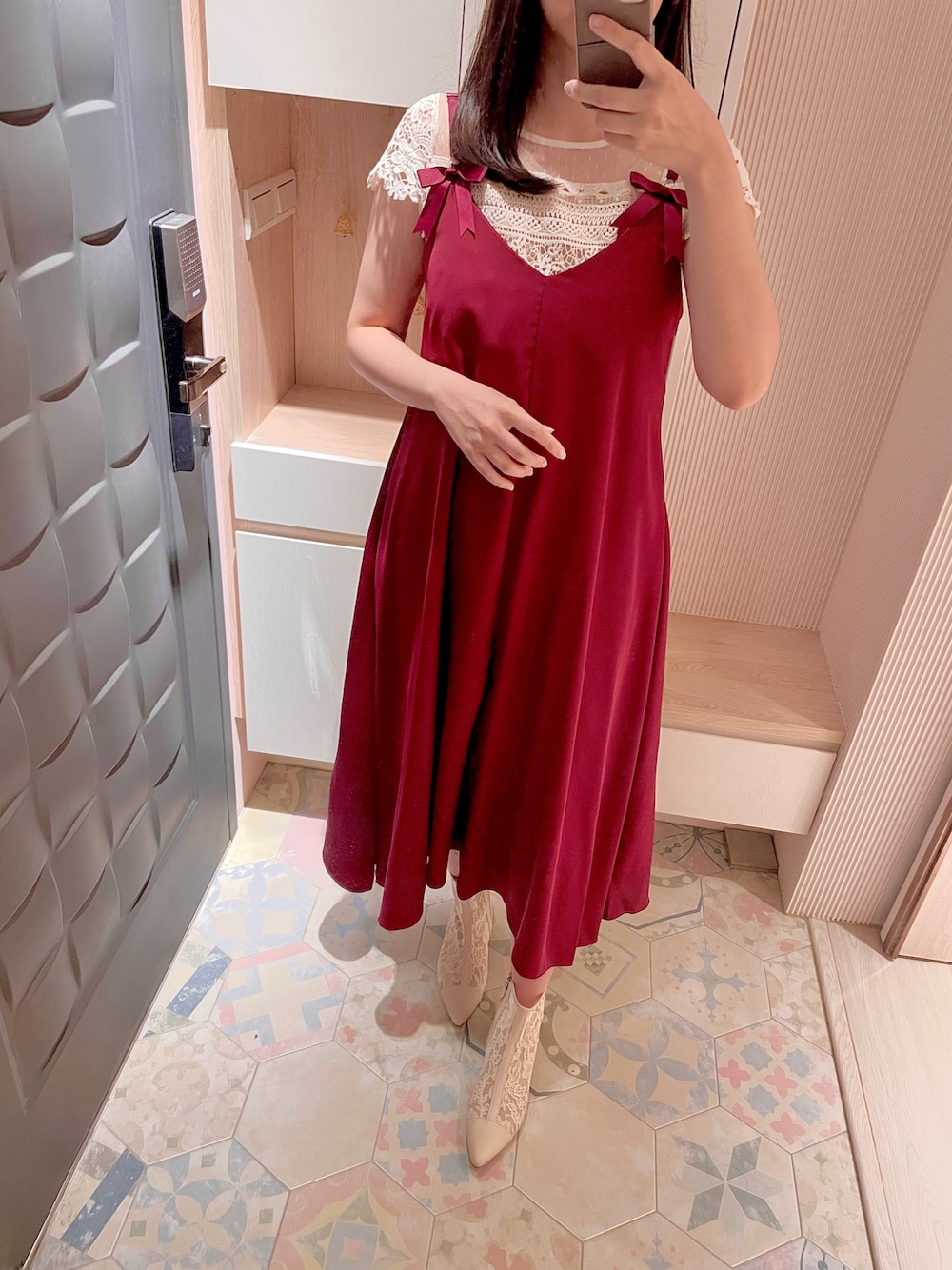 「JEANASISのアイテム（ジャンパースカート、レッド系）」を使った、六さん（レディース・165cm）の夏コーディネートの1枚目の写真